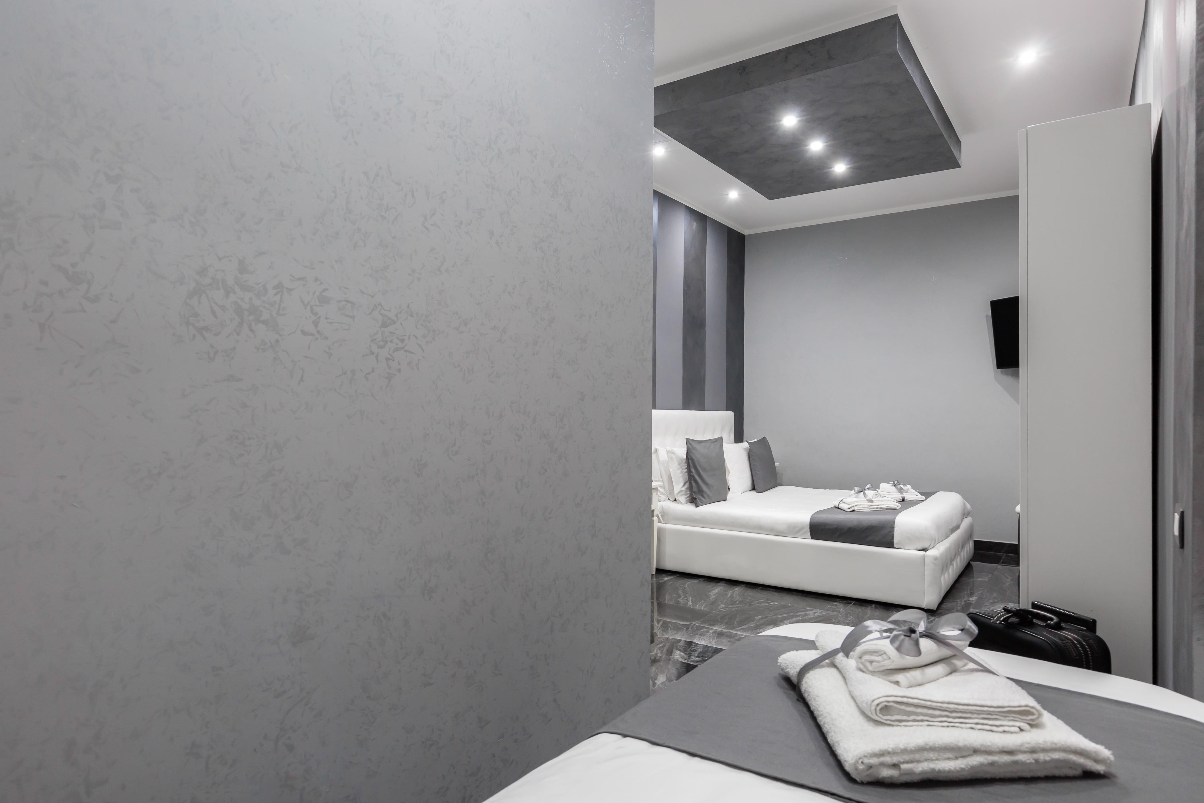 Palace 3* Naples