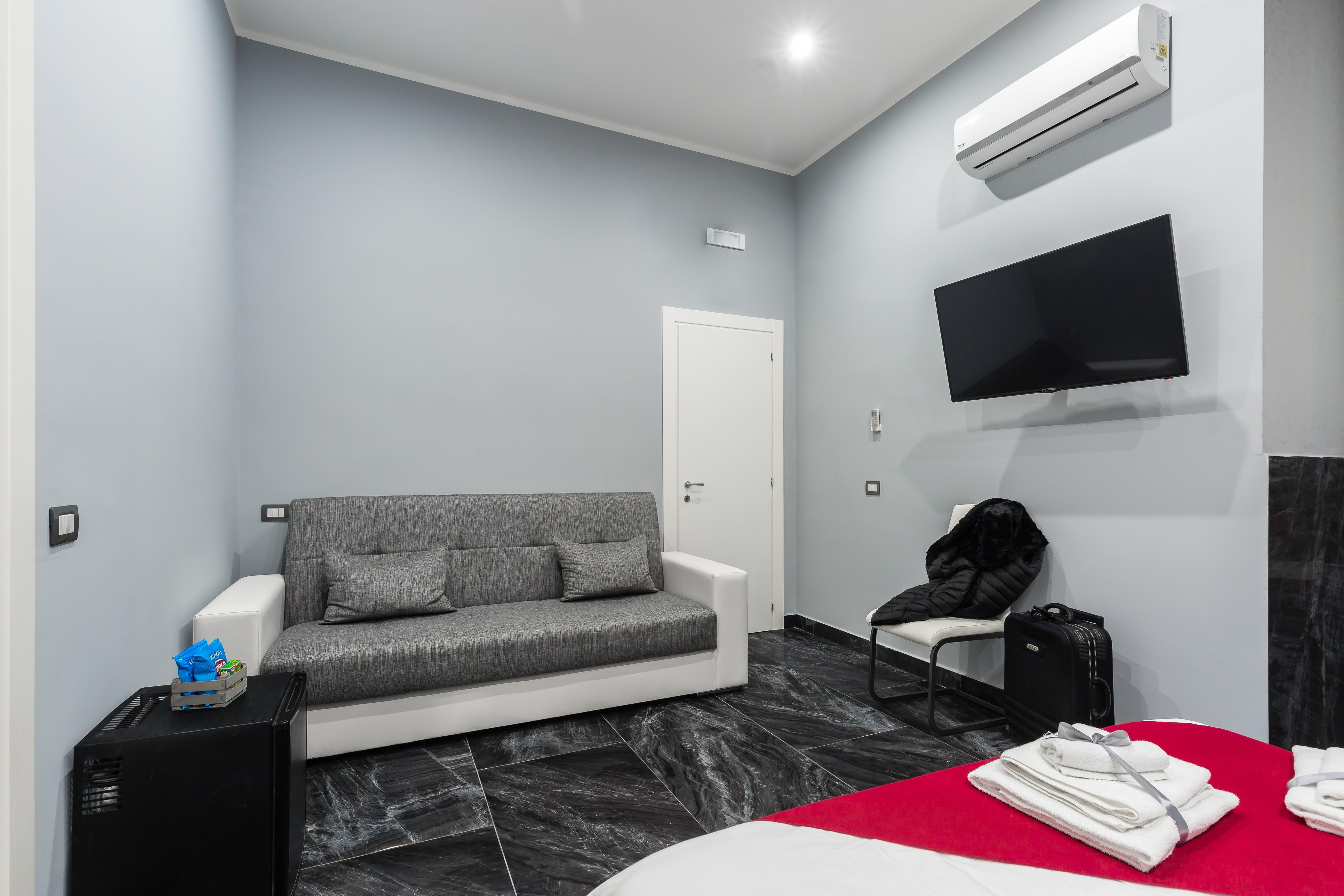 Palace 3* Naples