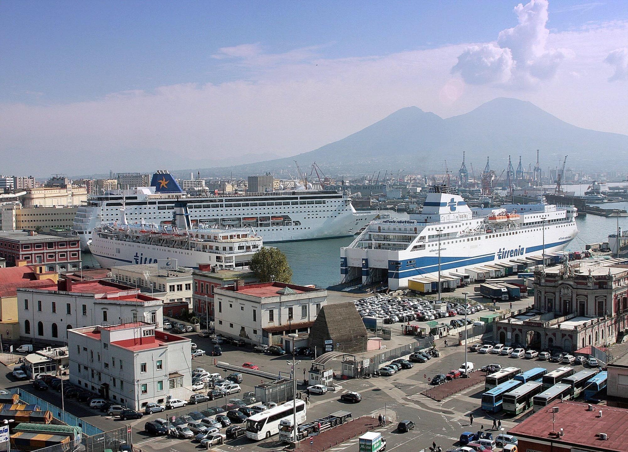 Palace 3* Naples