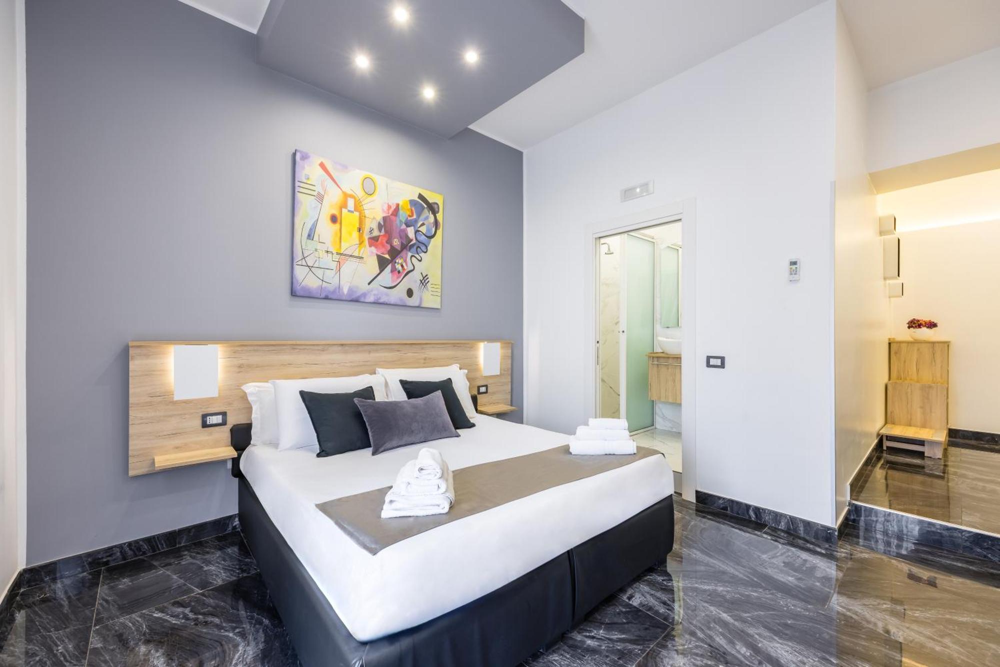 Palace 3* Naples
